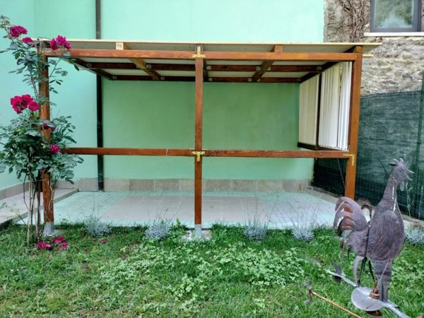 casa semindipendente in vendita a Massa in zona Canevara