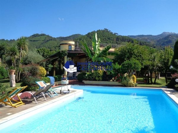 casa indipendente in vendita a Massa