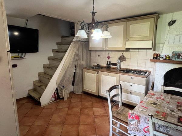 casa indipendente in vendita a Massa in zona Canevara