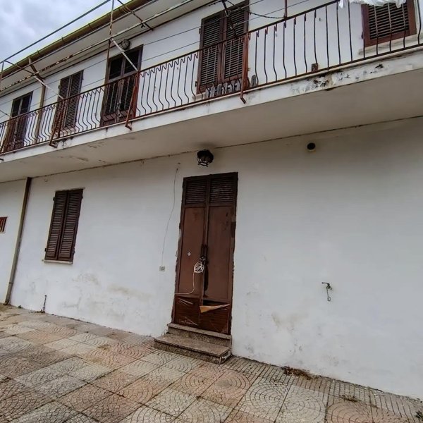 intera palazzina in vendita a Massa