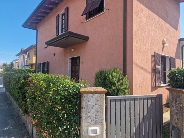 casa indipendente in vendita a Massa