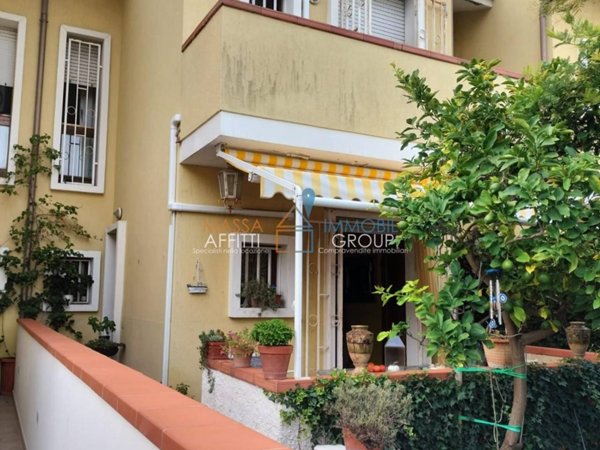 casa indipendente in vendita a Massa in zona Marina di Massa