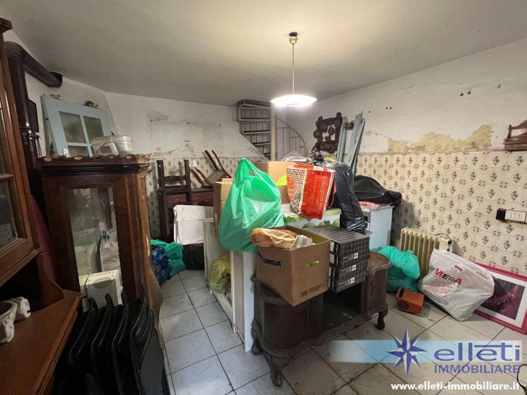intera palazzina in vendita a Massa in zona Quercioli