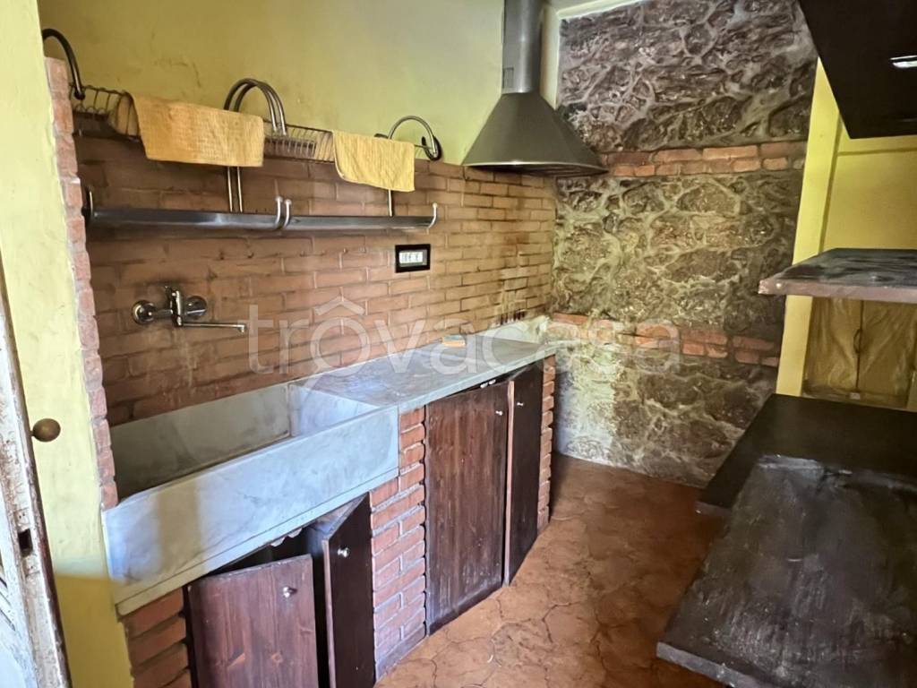 appartamento in vendita a Massa in zona Centro Storico