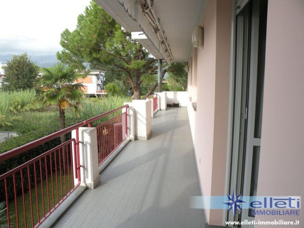 appartamento in vendita a Massa in zona Marina di Massa