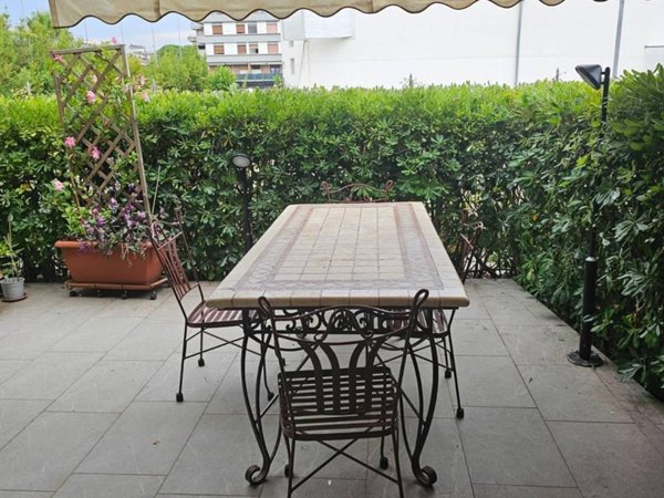 appartamento in vendita a Massa in zona Marina dei Ronchi