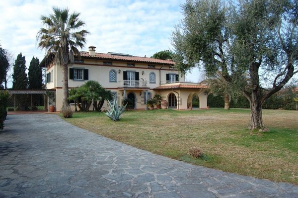 casa indipendente in vendita a Massa in zona Poveromo