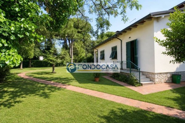 casa indipendente in vendita a Massa