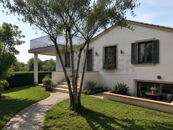 casa indipendente in vendita a Massa in zona Marina di Massa