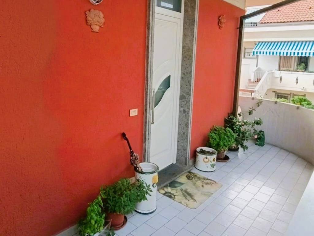appartamento in vendita a Massa in zona Marina di Massa