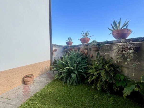 casa indipendente in vendita a Massa in zona Romagnano
