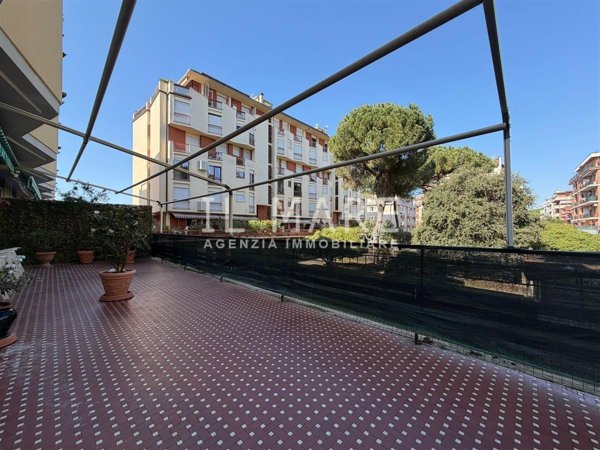 appartamento in vendita a Massa in zona Marina di Massa