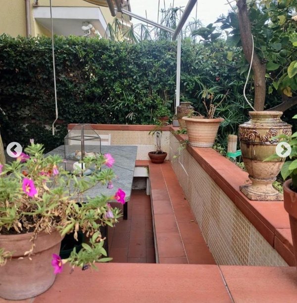 casa indipendente in vendita a Massa in zona Marina di Massa