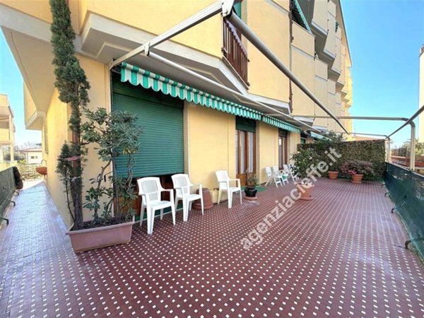 appartamento in vendita a Massa in zona Marina di Massa