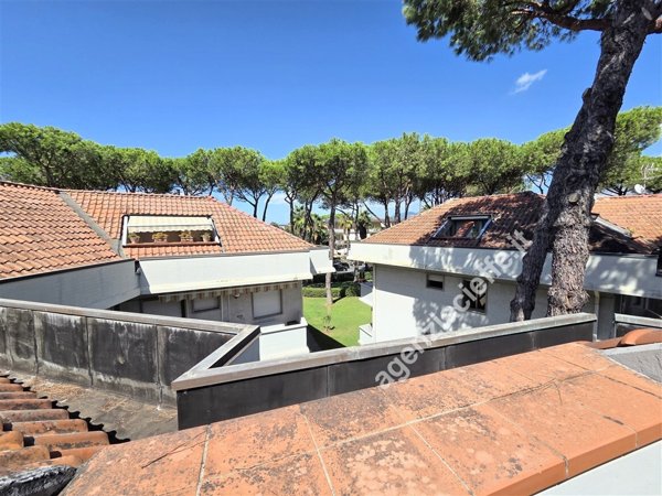 appartamento in vendita a Massa in zona Marina di Massa