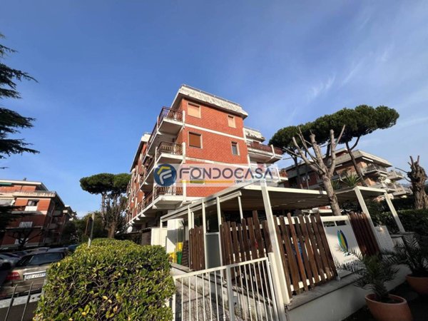 appartamento in vendita a Massa in zona Marina di Massa