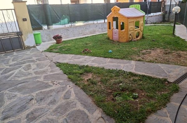 casa indipendente in vendita a Massa in zona Centro Storico