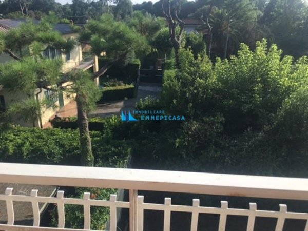 appartamento in vendita a Massa in zona Poveromo