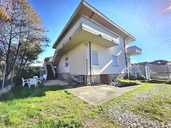 casa indipendente in vendita a Massa