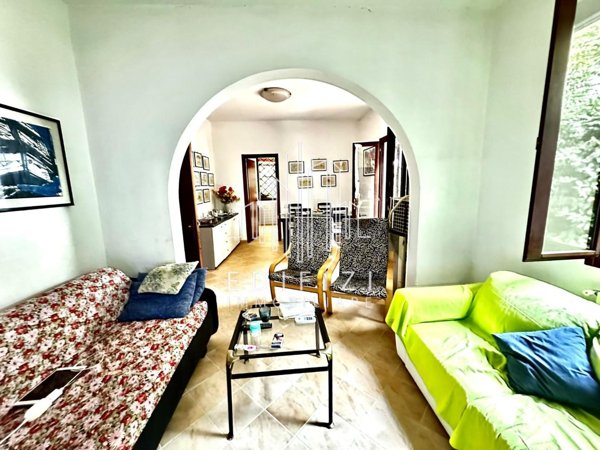 casa indipendente in vendita a Massa in zona Marina dei Ronchi