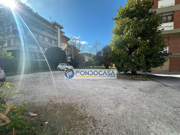 appartamento in vendita a Massa in zona Marina di Massa