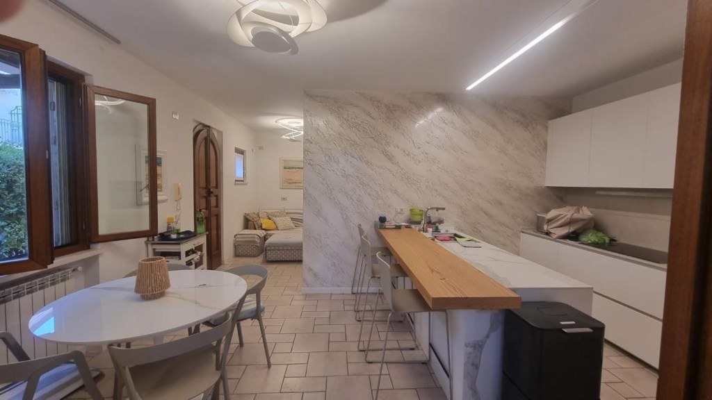 casa indipendente in vendita a Massa in zona Marina di Massa