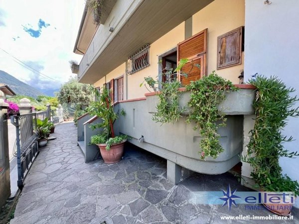 casa indipendente in vendita a Massa