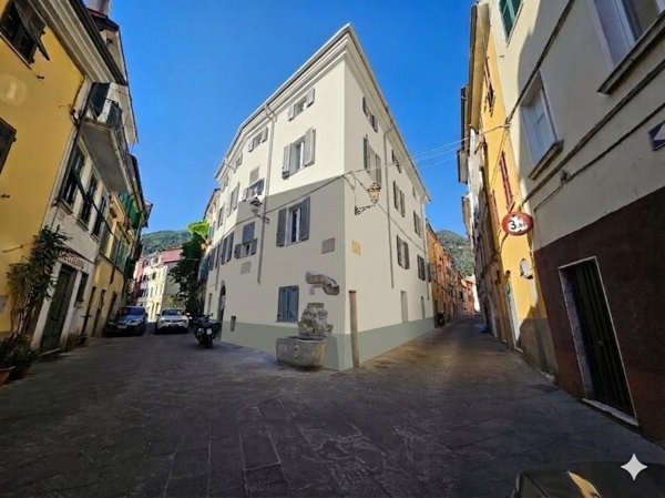 appartamento in vendita a Massa in zona Centro Storico