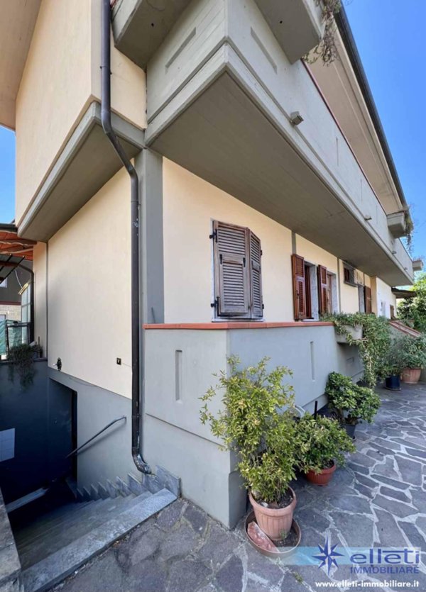 casa indipendente in vendita a Massa