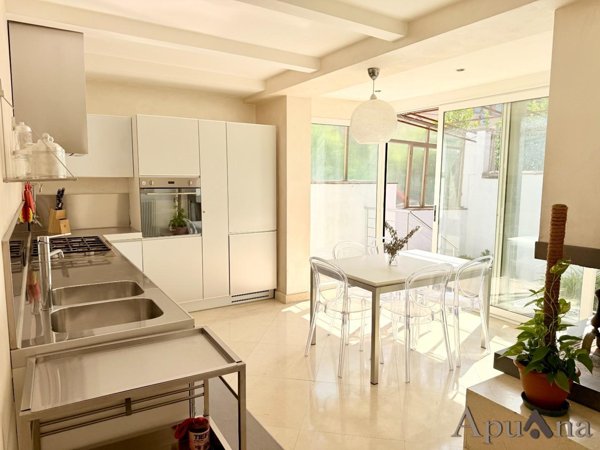 casa indipendente in vendita a Massa in zona Centro Storico