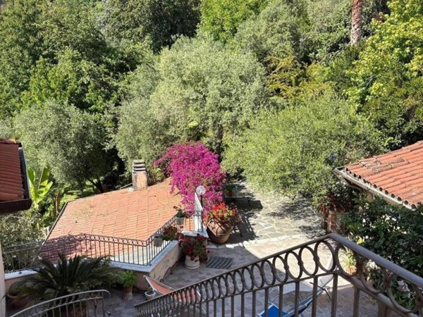 casa indipendente in vendita a Massa in zona Centro Storico