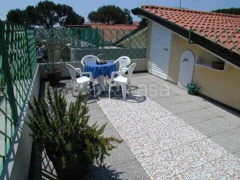 appartamento in vendita a Massa in zona Marina di Massa