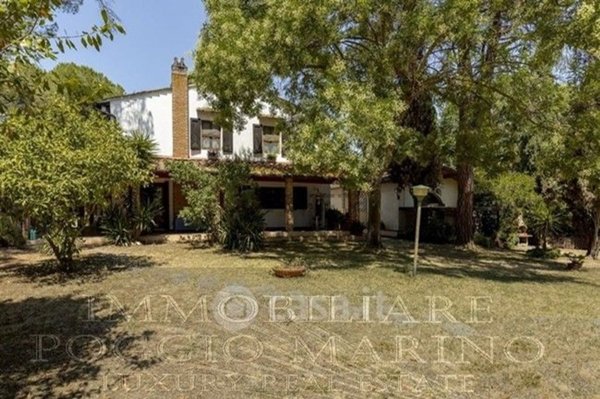 casa indipendente in vendita a Massa in zona Marina dei Ronchi
