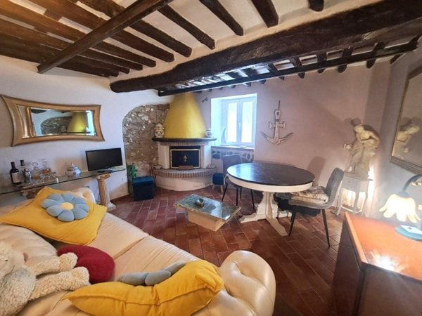 casa indipendente in vendita a Massa in zona Centro Storico