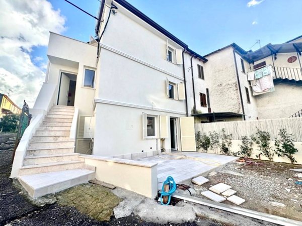 casa indipendente in vendita a Massa