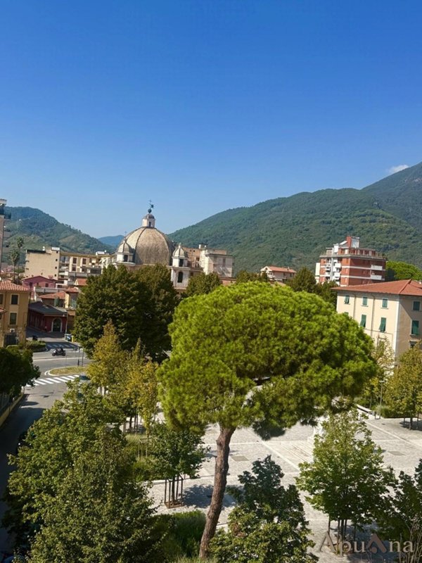 appartamento in vendita a Massa in zona Centro Storico