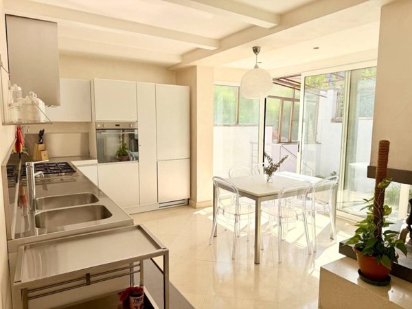 casa indipendente in vendita a Massa in zona Centro Storico