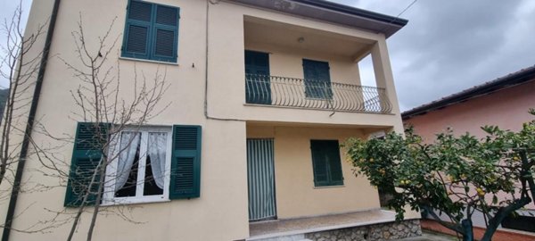 casa indipendente in vendita a Massa in zona Mirteto