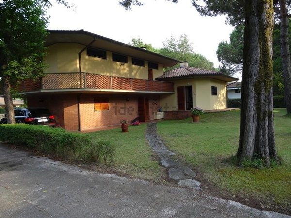 casa indipendente in vendita a Massa in zona Poveromo