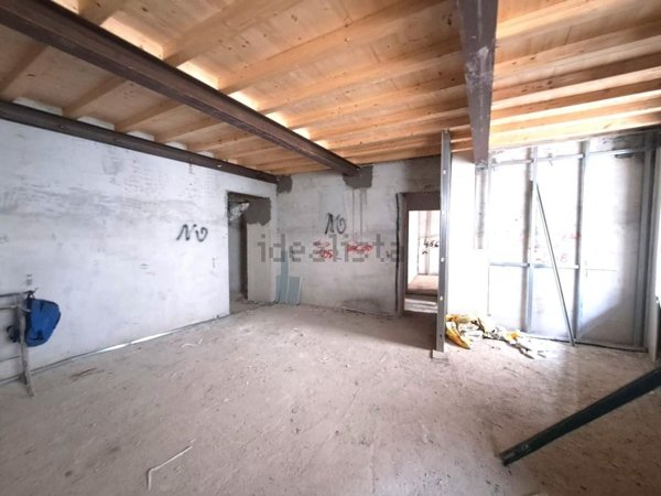 appartamento in vendita a Massa in zona Borgo del Ponte