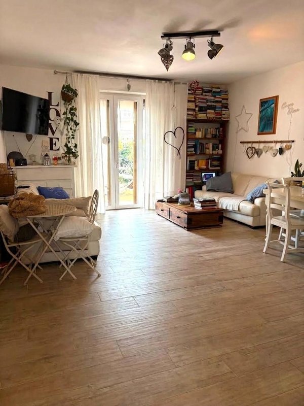appartamento in vendita a Massa in zona Marina di Massa