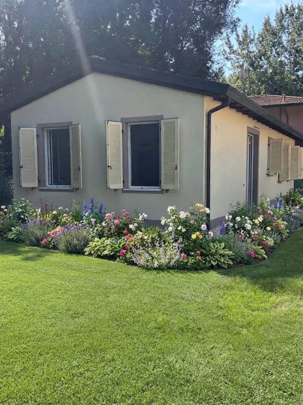 casa indipendente in vendita a Massa in zona Marina dei Ronchi