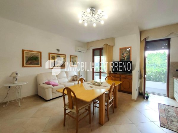 appartamento in vendita a Massa in zona Marina dei Ronchi