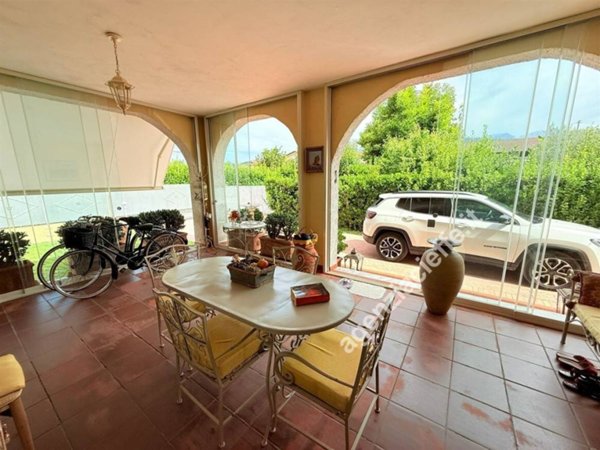 casa indipendente in vendita a Massa in zona Marina di Massa