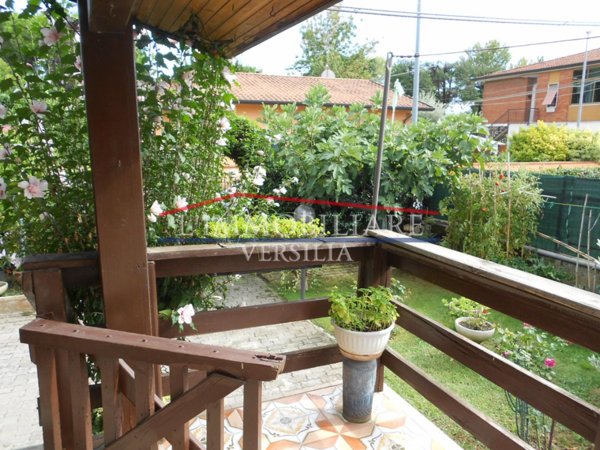 casa indipendente in vendita a Massa
