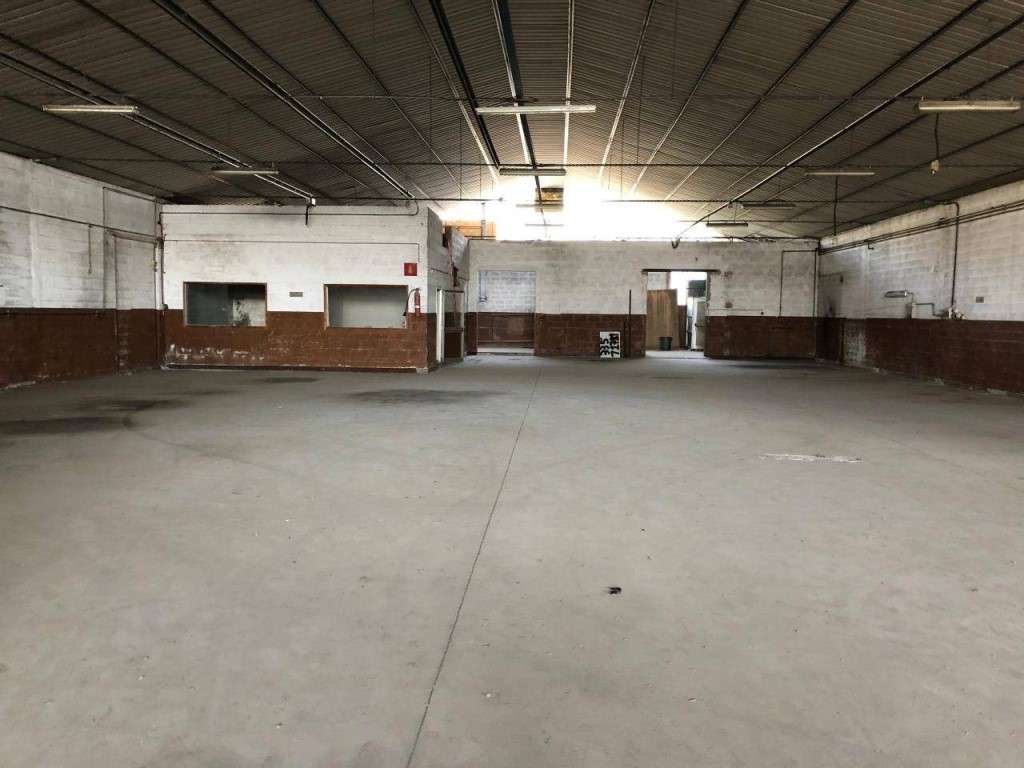 locale di sgombero in vendita a Massa in zona Candia