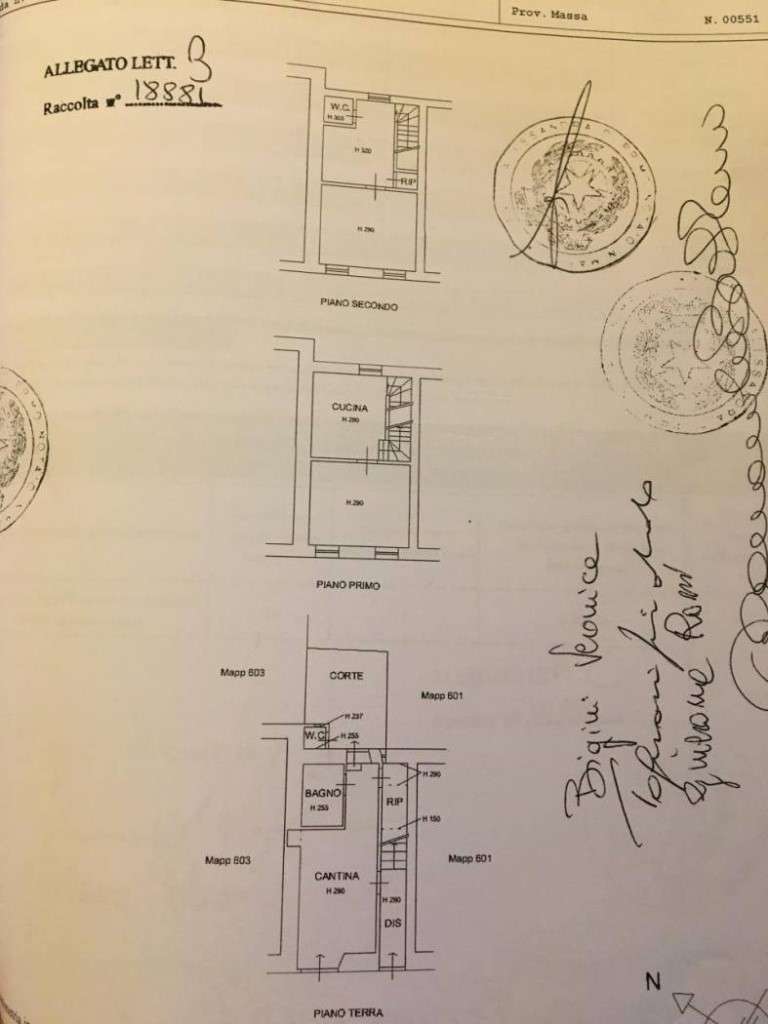 casa indipendente in vendita a Massa in zona Centro Storico