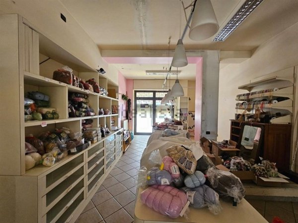 locale commerciale in vendita a Massa in zona Marina di Massa