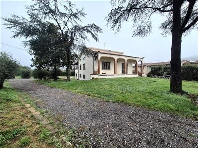 casa indipendente in vendita a Massa