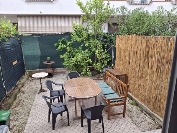 casa indipendente in vendita a Massa